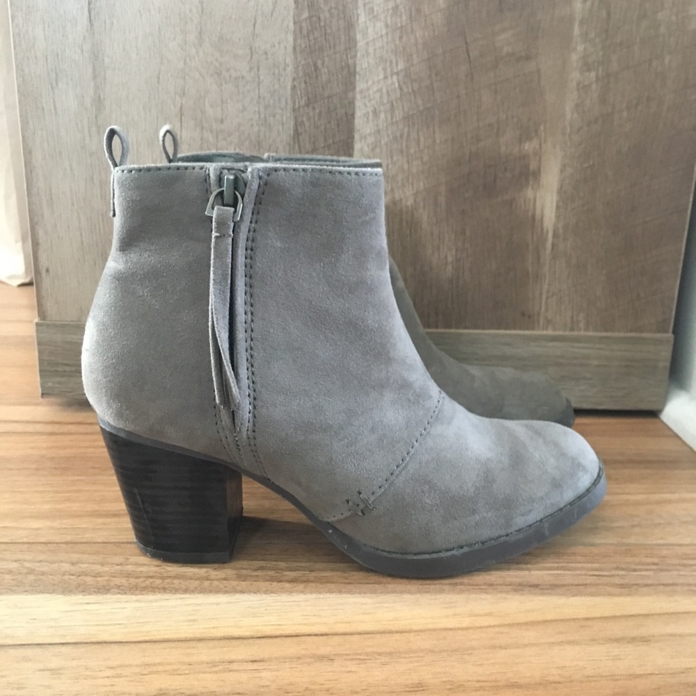 Gray suede Ankle boots